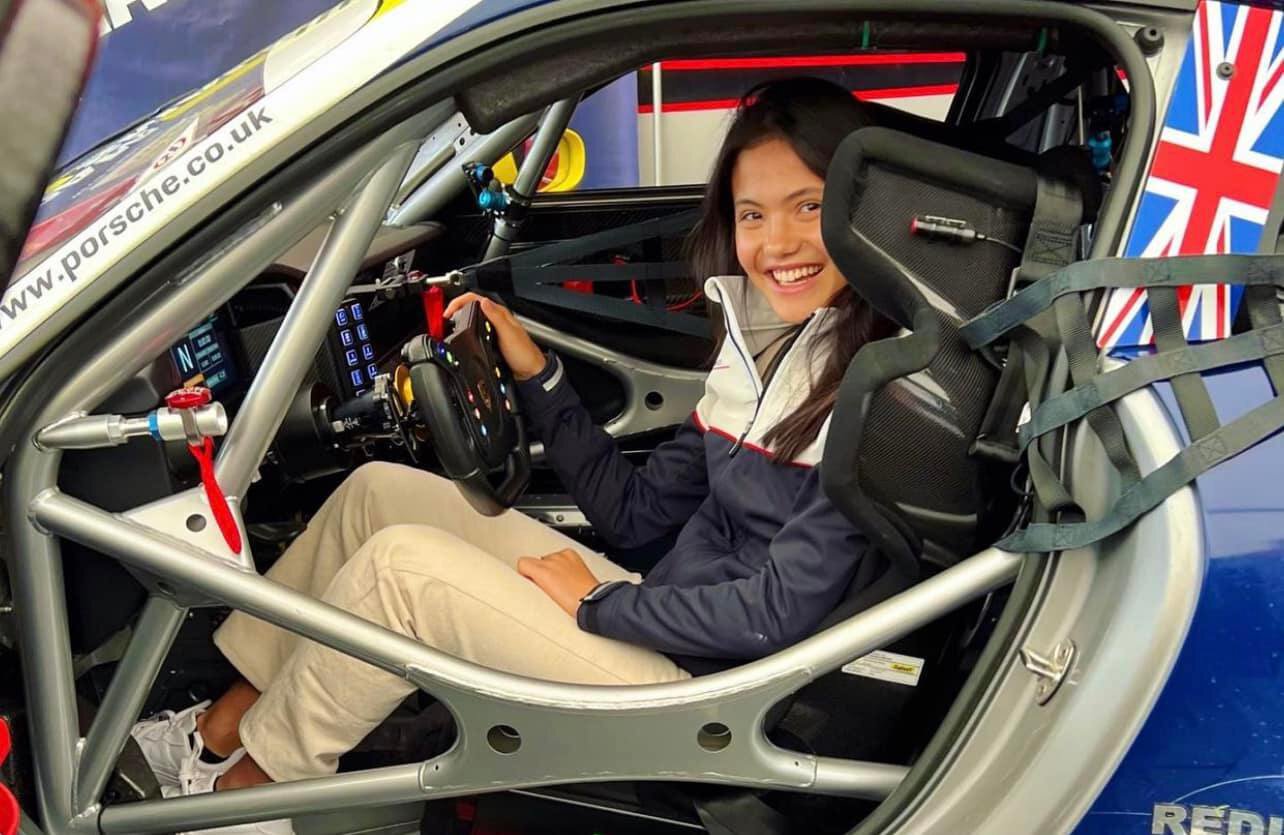 Девушка на миллиард Радукану – лицо Porsche, но ездит на «самом дешевом авто Британии». Ее финансы контролируют родители